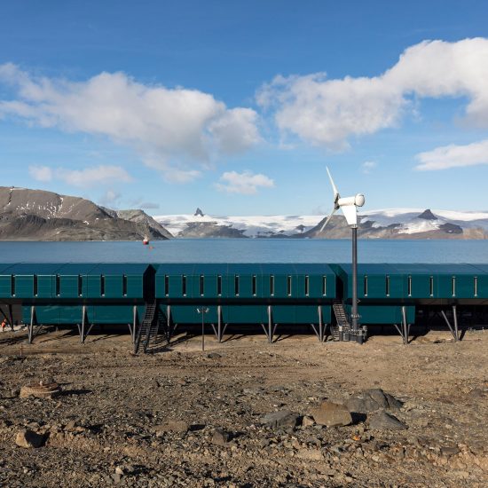 The exterior of the Comandante Ferraz Antartic Station by Estúdio 41 in Antarctica