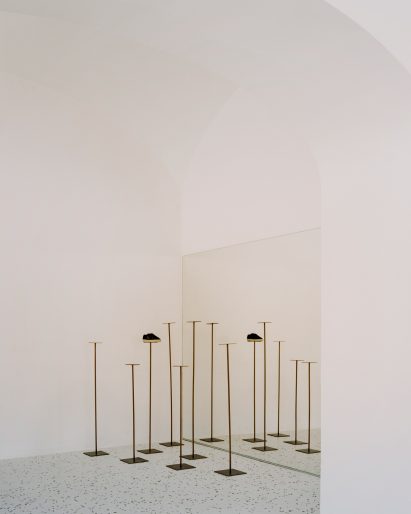 Shoes on display in Grifo210 boutique by Paritzki & Liani Architects