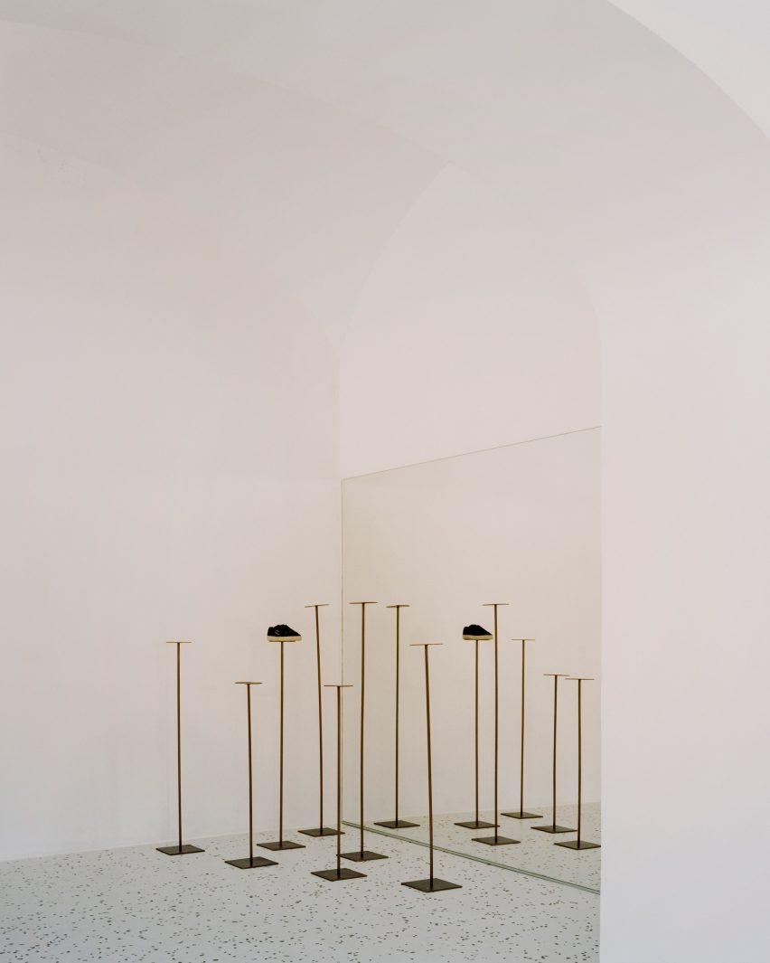 Shoes on display in Grifo210 boutique by Paritzki & Liani Architects