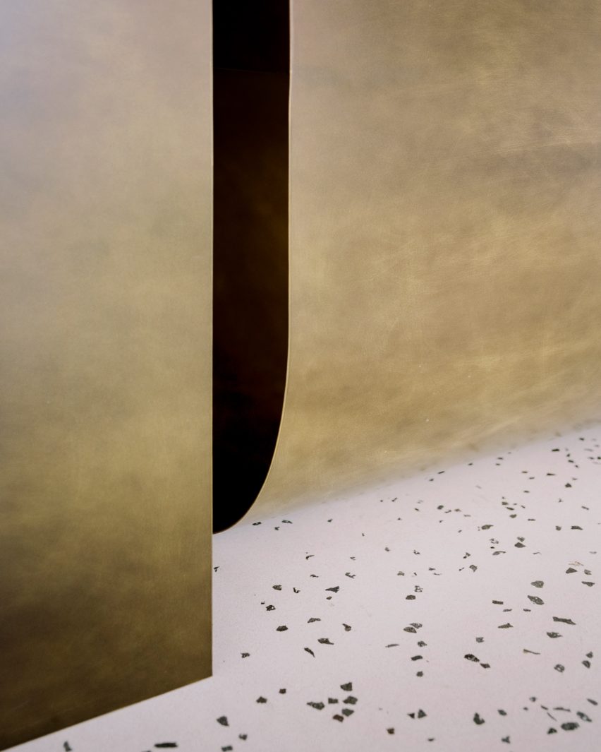 Detail of checkout counter in Grifo210 boutique by Paritzki & Liani Architects