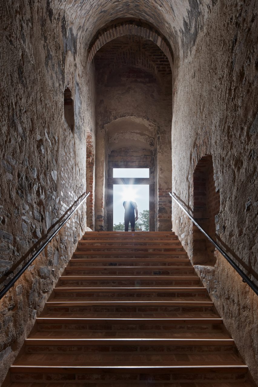 Renovation of Helfštýn Castle in Czech Republic by Atelier-r