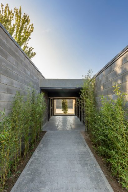 Concrete volumes for Aptus Factory Showroom by Hooba Design Group
