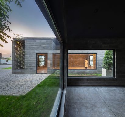 Glass windows at Aptus Factory Showroom by Hooba Design Group