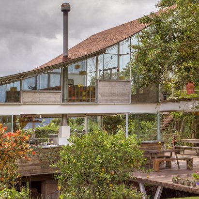 The exterior of House in Samambaia, Brazil, by Rodrigo Simão