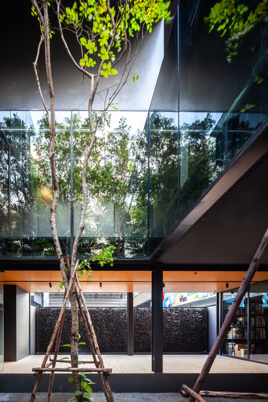 A courtyard outside of IDIN Architects Office in Bangkok, Thailand