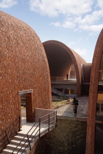 Courtyards between the Jingdezhen Imperial Kiln Museum galleries by Studio Zhu-Pei