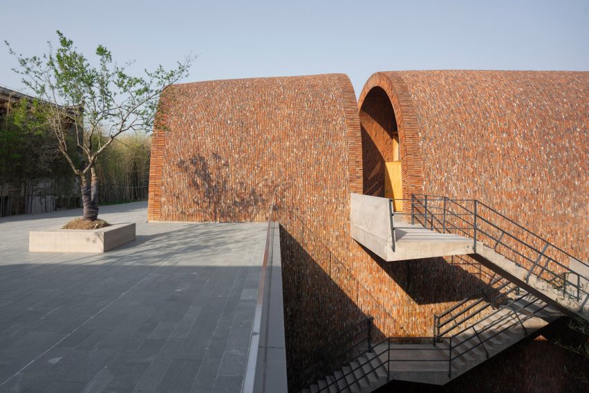Access to a courtyard inside of Jingdezhen Imperial Kiln Museum by Studio Zhu-Pei