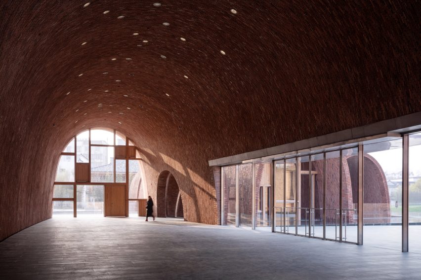 The foyer of Jingdezhen Imperial Kiln Museum by Studio Zhu-Pei