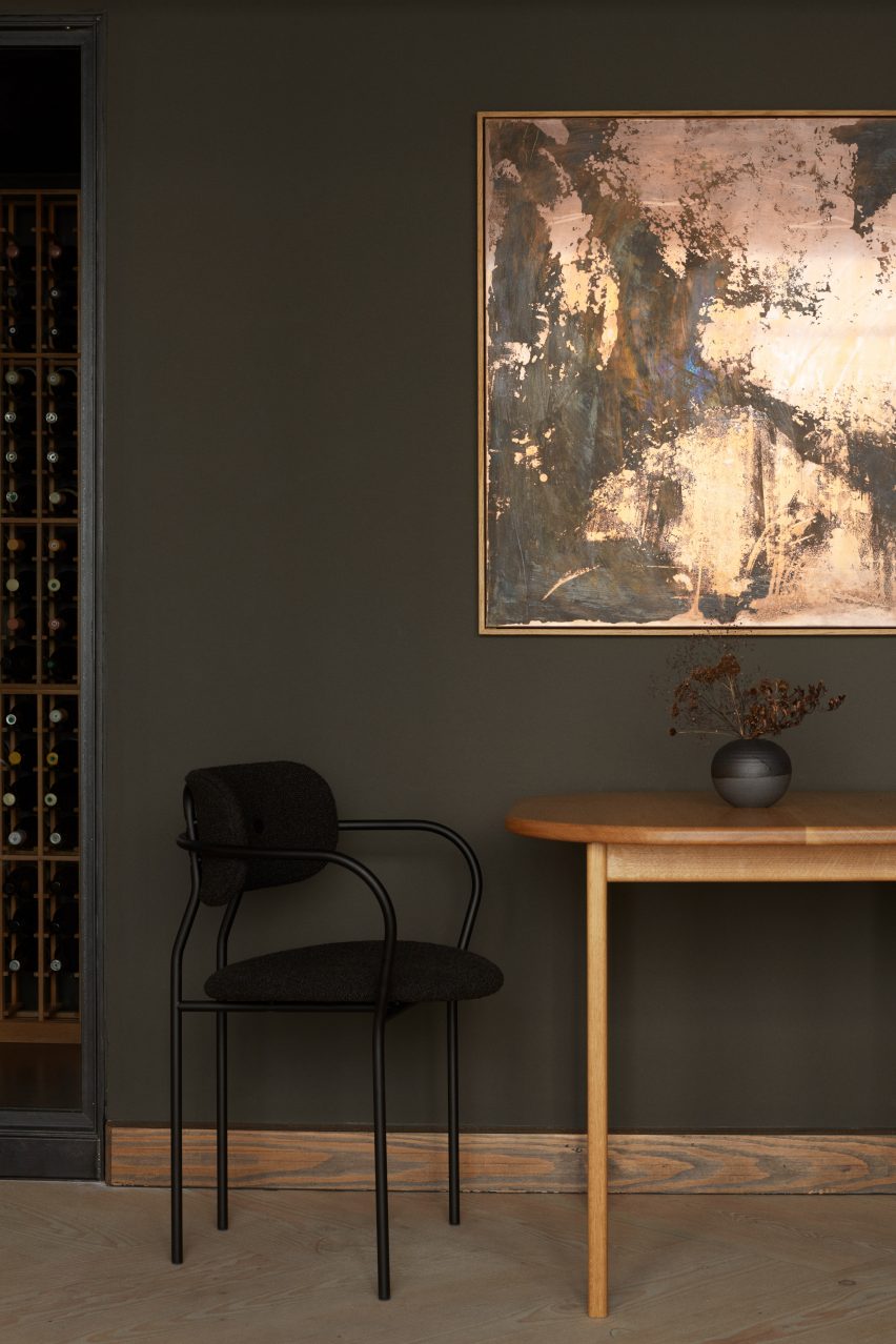 Dark walls in Kadeau Copenhagen by OEO Studio