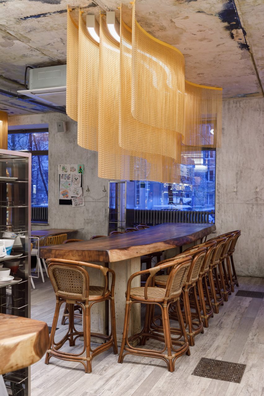 Chain-link ceiling solutions by Kriskadecor