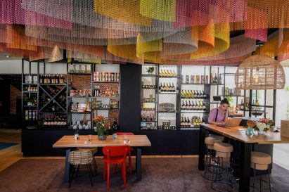 Chain-link ceiling solutions by Kriskadecor