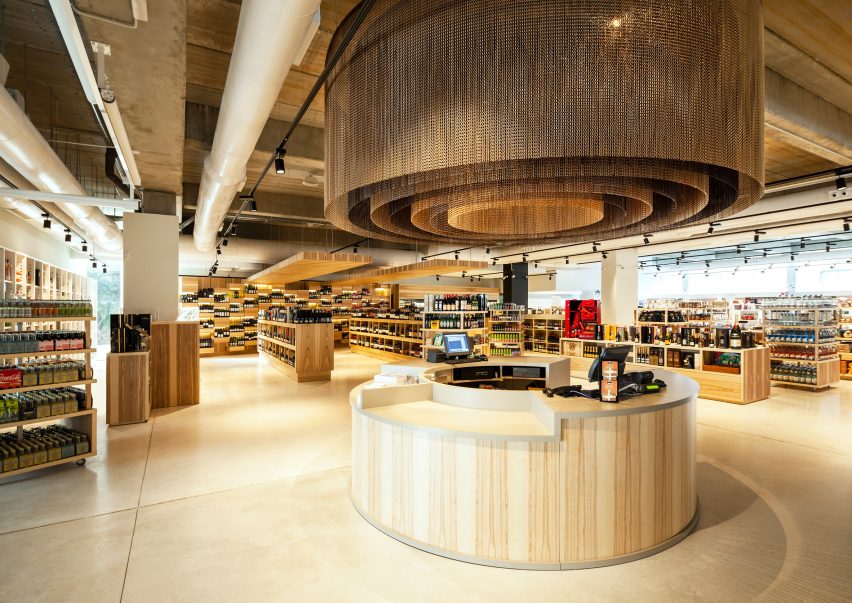 Chain-link ceiling solutions by Kriskadecor