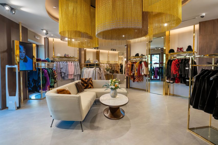 Chain-link ceiling solutions by Kriskadecor