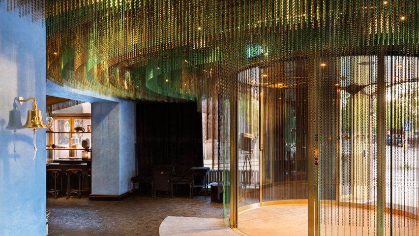 Chain-link ceiling solutions by Kriskadecor