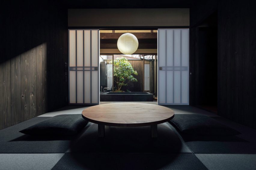 Living room inside Maana Kamo guesthouse by Uoya Shigenori