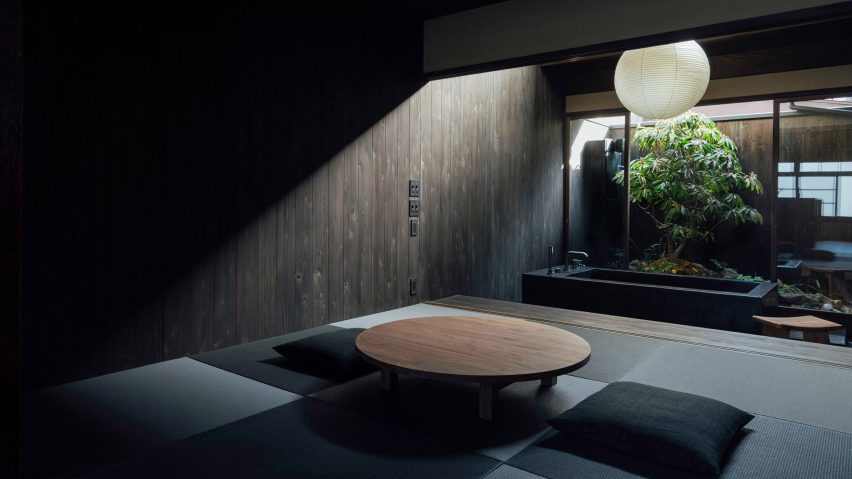 Living room inside Maana Kamo guesthouse by Uoya Shigenori