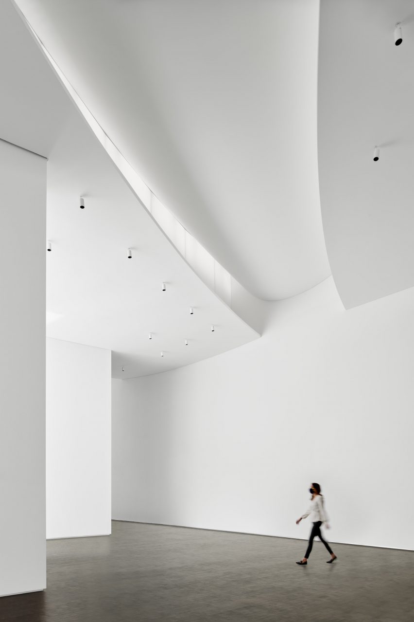 Nancy and Rich Kinder Building by Steven Holl Architects