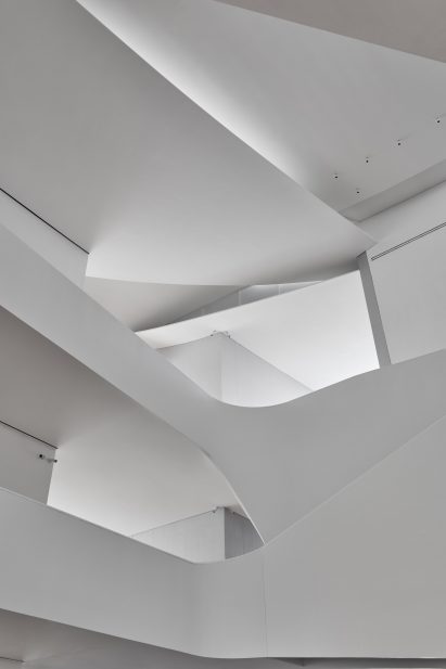 Roof detail in Nancy and Rich Kinder Building by Steven Holl Architects