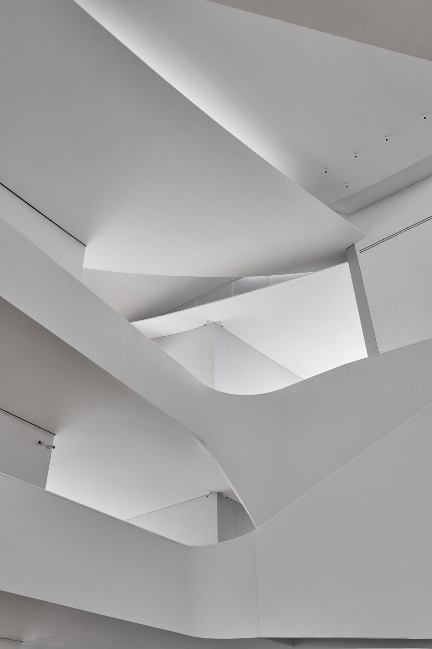 Nancy and Rich Kinder Building by Steven Holl Architects