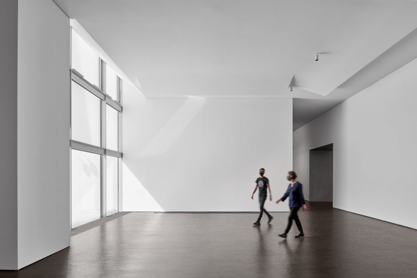 Nancy and Rich Kinder Building by Steven Holl Architects