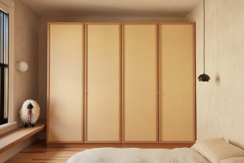 Guest bedroom inside Résidence Esplanade in Montreal