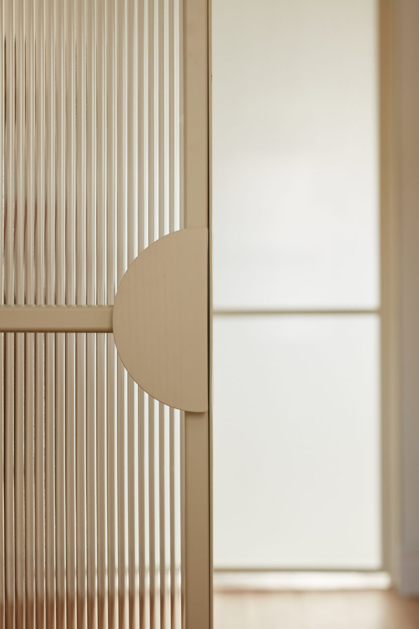 Résidence Esplanade in Montreal has fluted glass doors
