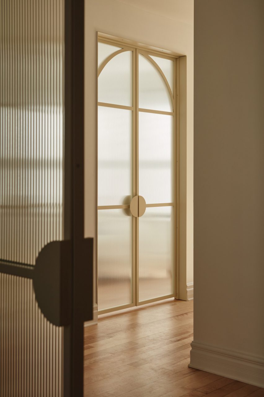 Résidence Esplanade in Montreal has fluted glass doors