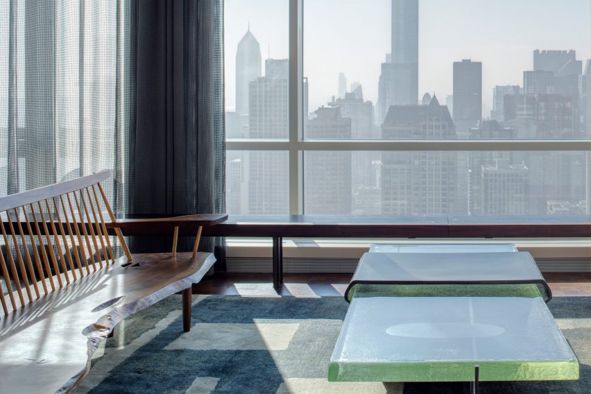 Glass table at Residence for Two Collectors by Wheeler Kearns Architects