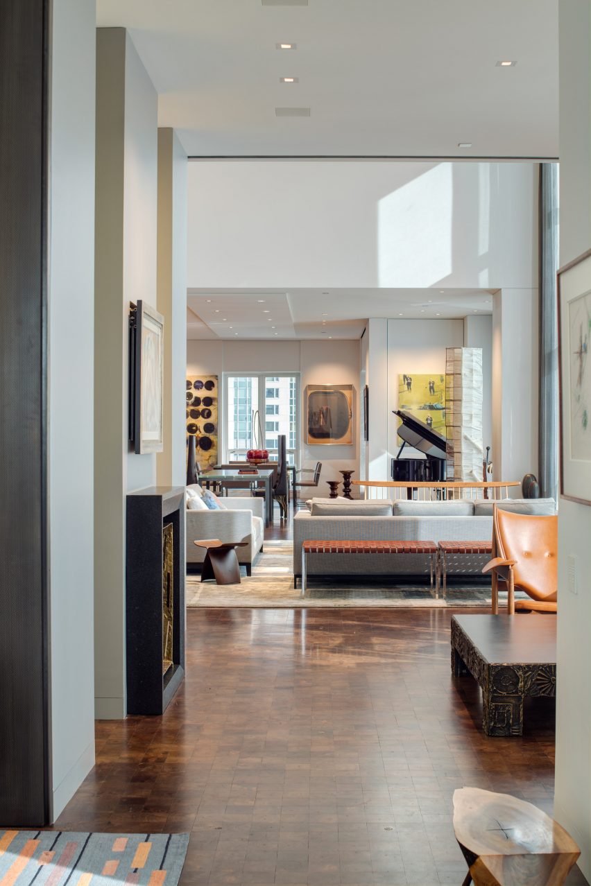 Sitting room of Residence for Two Collectors by Wheeler Kearns Architects