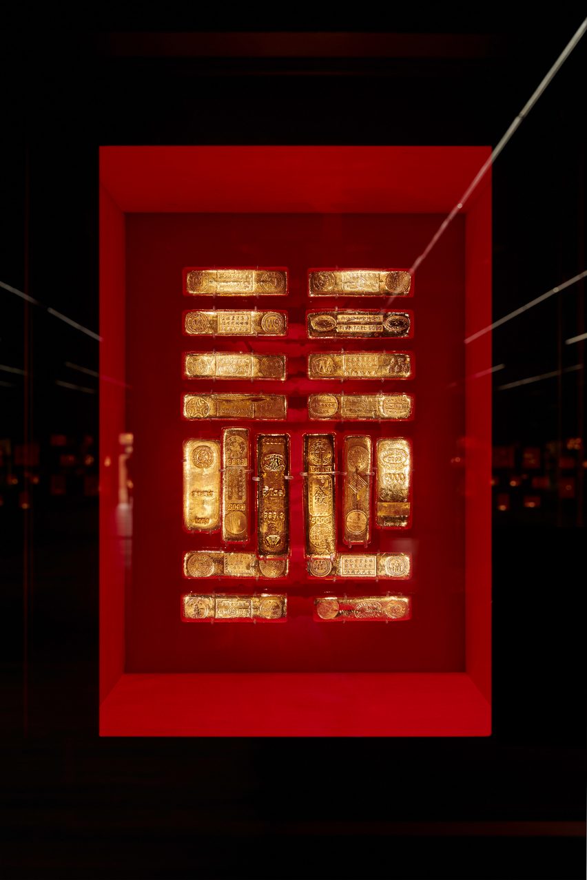 The Rothschild Collection displayed by Pfarré Lighting Design at the Goldkammer Museum in Frankfurt