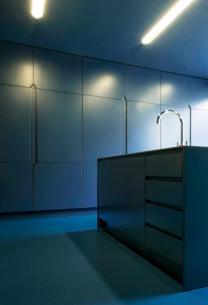 Blue kitchen with resin floor