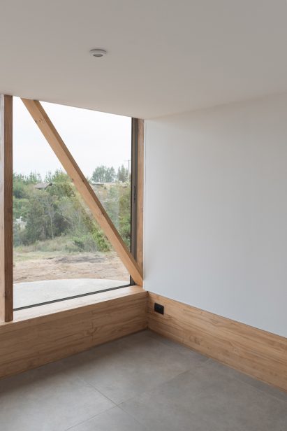 A small room inside of SP House by (E)StudioRO in Chile