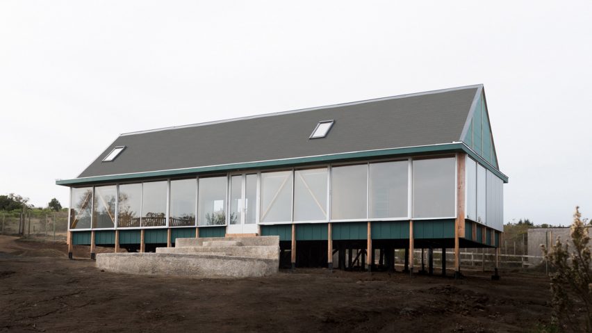 Long elevation of SP House by (E)StudioRO in Chile