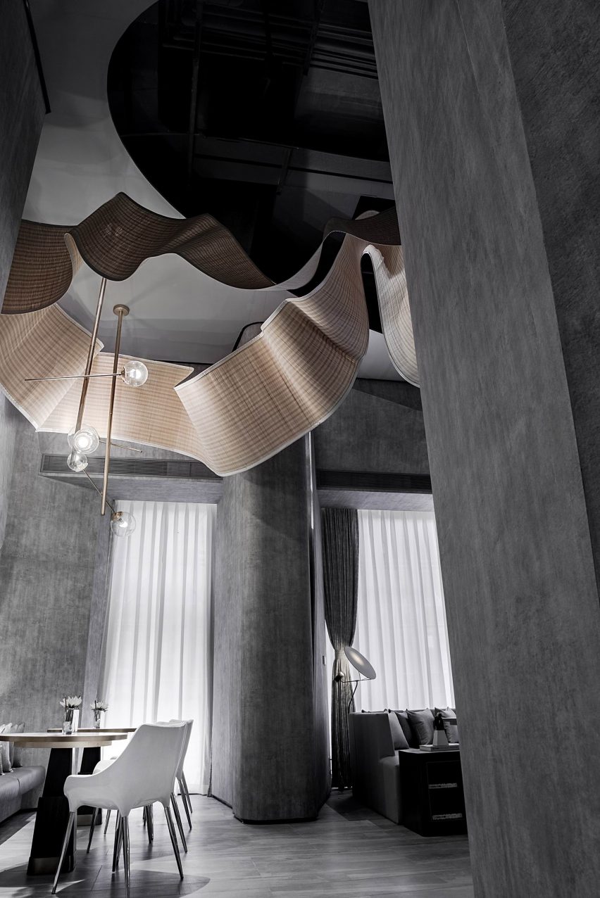 The Flow of Ecstatic bar interiors by Daosheng Design