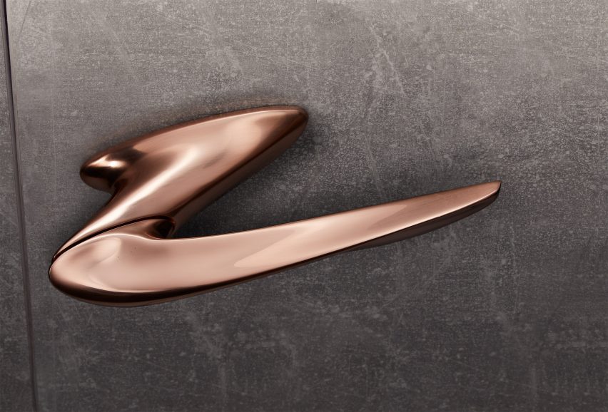 Rose gold Nexxa door handle by Zaha Hadid Architects and Izé
