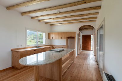 Kitchen in Casa Elisa by Grupo Boreal