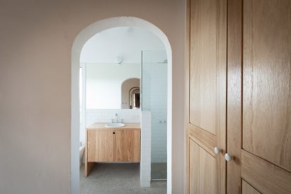 Bathroom in Casa Elisa by Grupo Boreal
