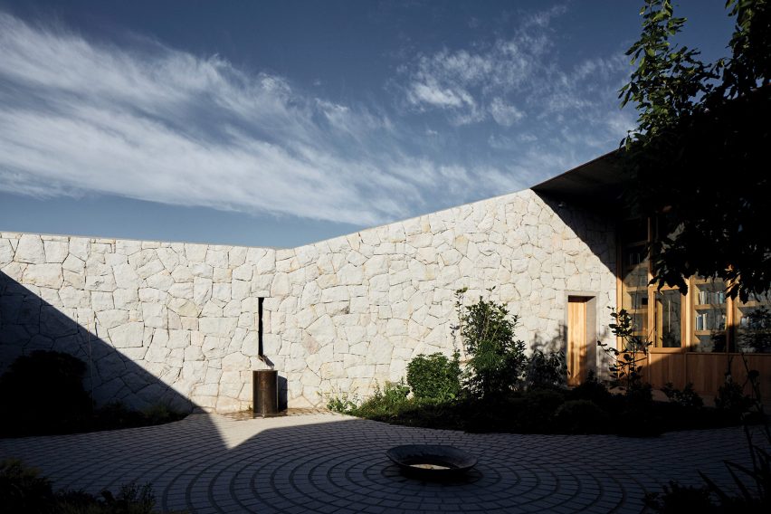 Casa Tapihue by Matías Zegers Arquitectos