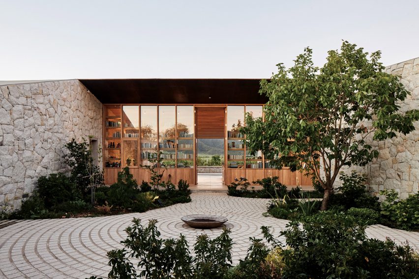 Casa Tapihue by Matías Zegers Arquitectos