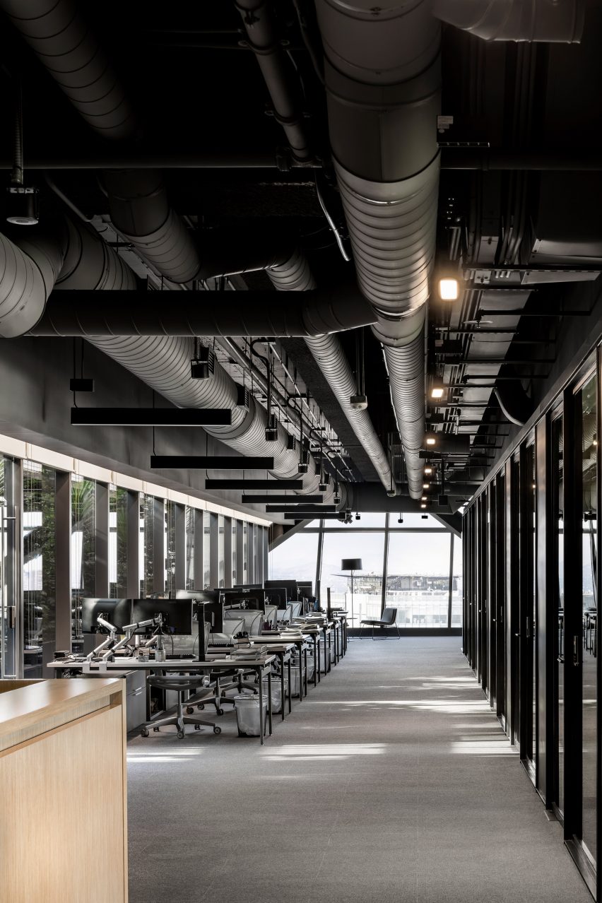 Corporate C office by Esrawe Studio