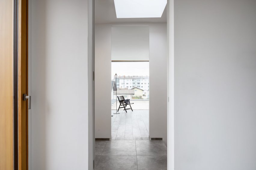 Second floor corridor of The Double Brick House by Arhitektura