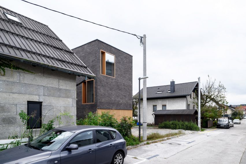 The Double Brick House by Arhitektura