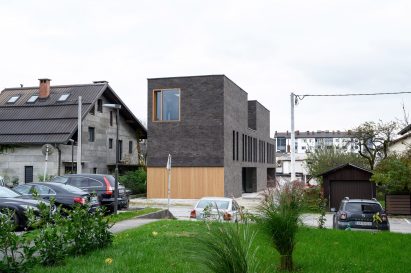 Approach view of The Double Brick House by Arhitektura
