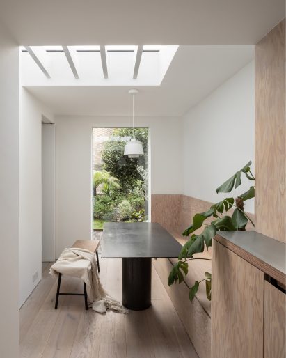 Dining room of ER Residence by Studio Hallett Ike