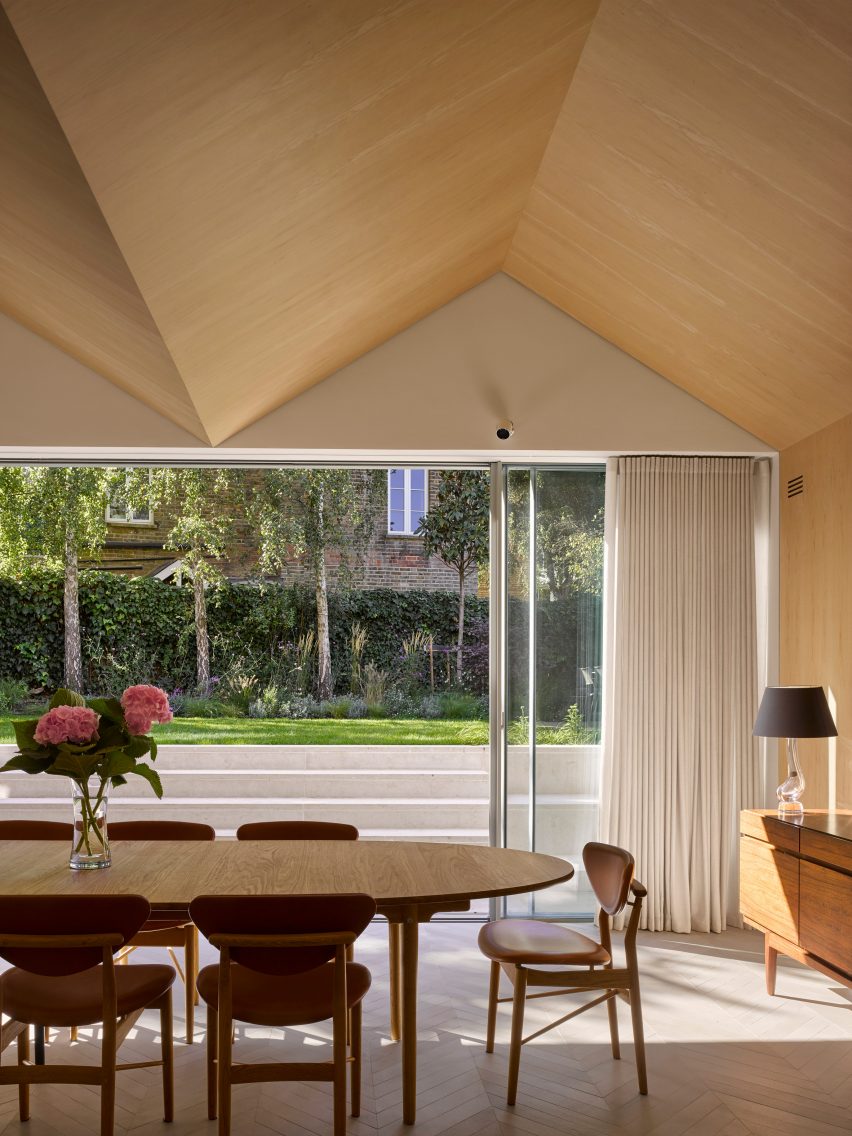 Dining table in Hampstead House by Dominic McKenzie Architects