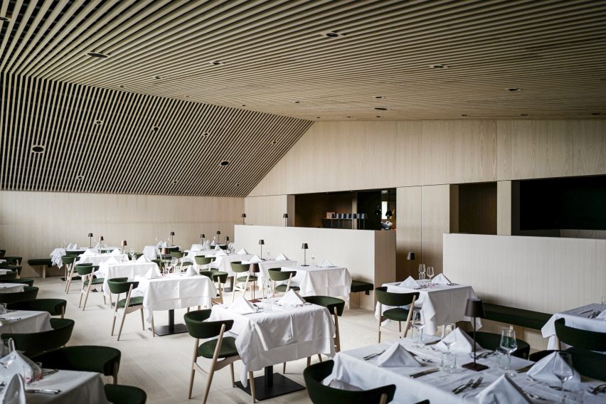 The restaurant of Hotel Milla Montis by Peter Pichler Architecture
