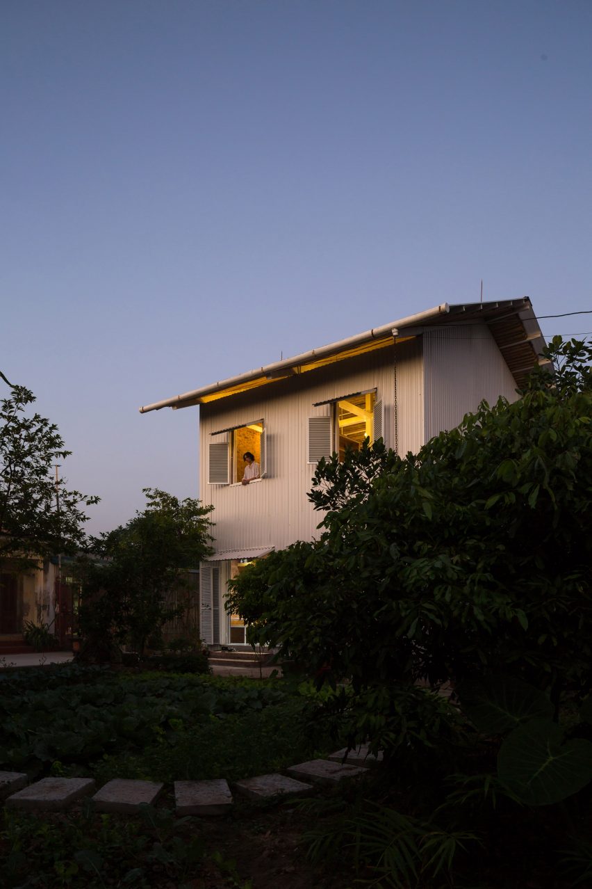 HOUSE by H&P Architects at night