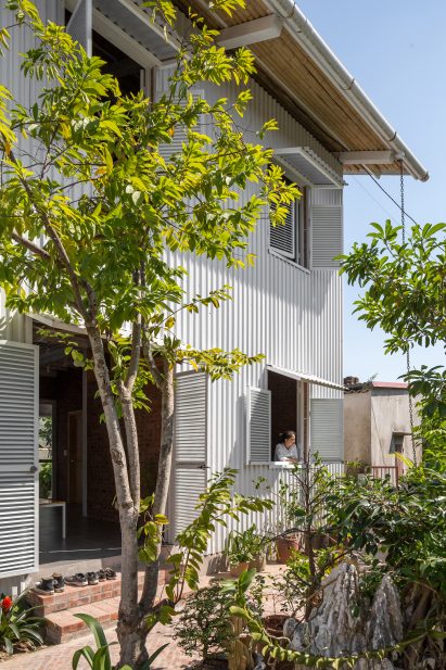 Facade of HOUSE by H&P Architects