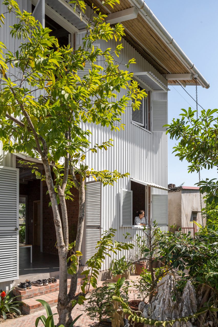 Facade of HOUSE by H&P Architects
