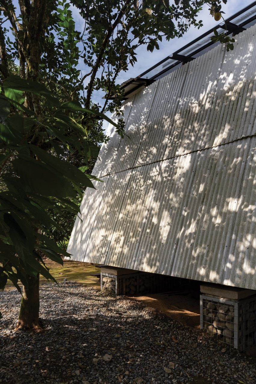 The Tetra Pak walls and roof of the Huaira cabin by Diana Salvador and Javier Mera in Ecuador